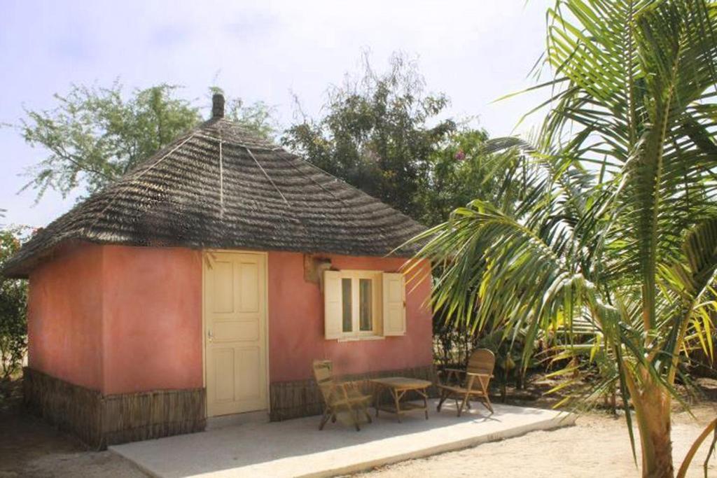 Lampsar Lodge Ndiongo Bilik gambar