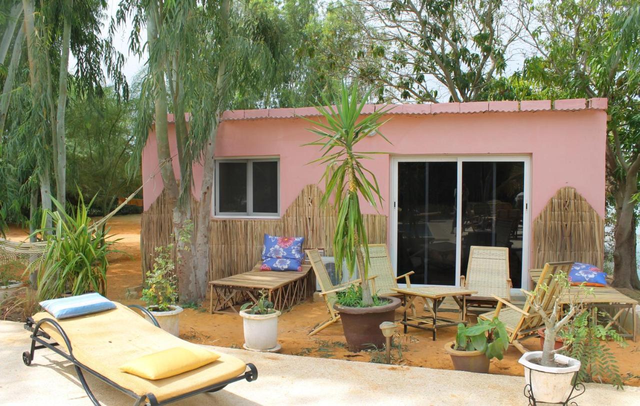 Lampsar Lodge Ndiongo Bilik gambar